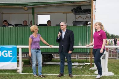 Gregor Hoffmann erffnet eine Springprfung beim Malchower Reitturnier am 26.08.2017